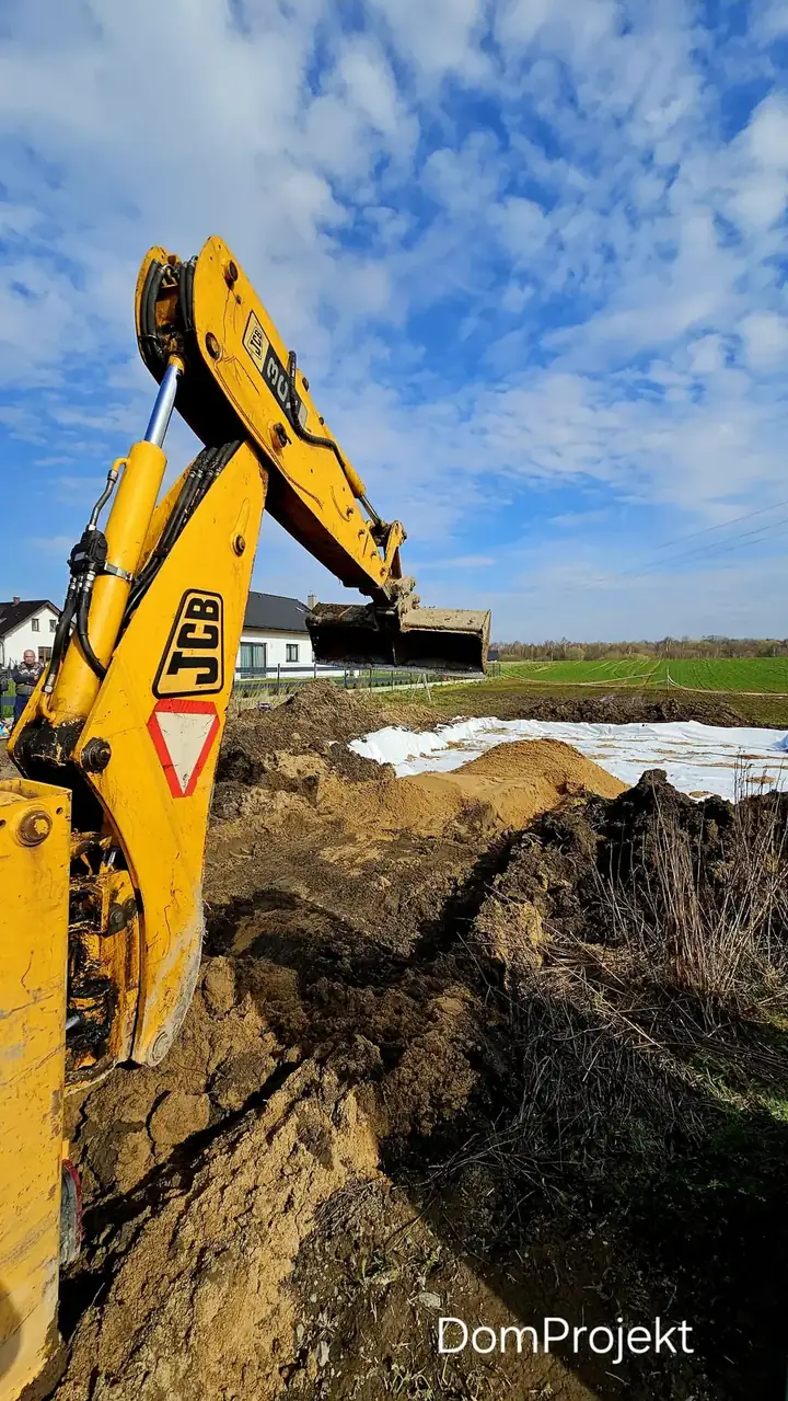 Wykop pod płytę fundamentową – usuwanie humusu
