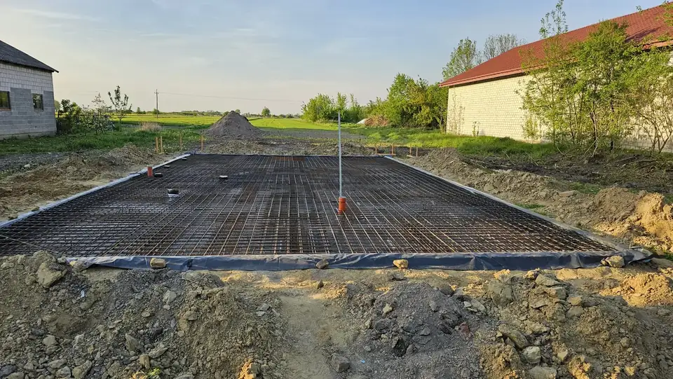 Zbrojenie płyty fundamentowej pod dom jednorodzinny – realizacja Gole